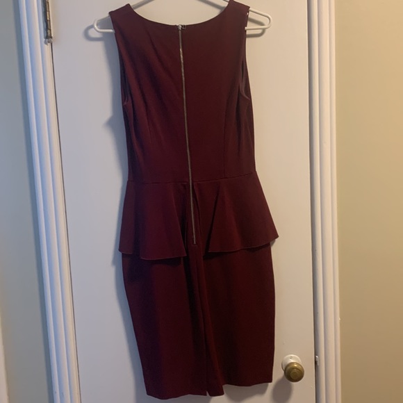 Aritzia Babaton Peplum Dress in Burgandy. Perfect condition. Size 2. - Picture 5 of 6